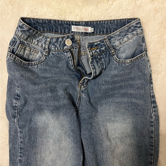 Super Flattering Jeans​ - Picture 2 of 3